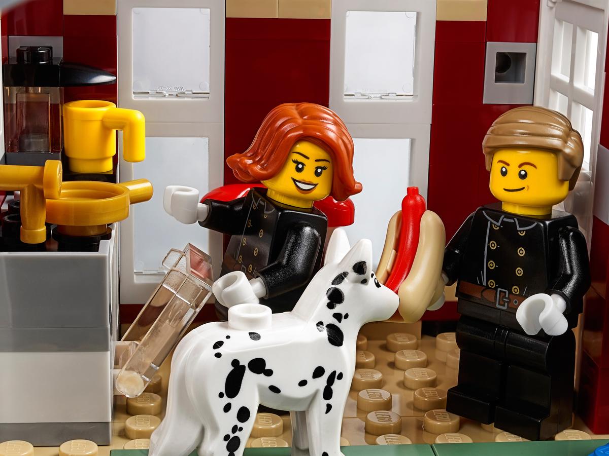 LEGO Creator Expert Brandweerkazerne in winterdorp - 10263