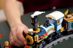LEGO Icons Feestelijke Kersttrein - 10361