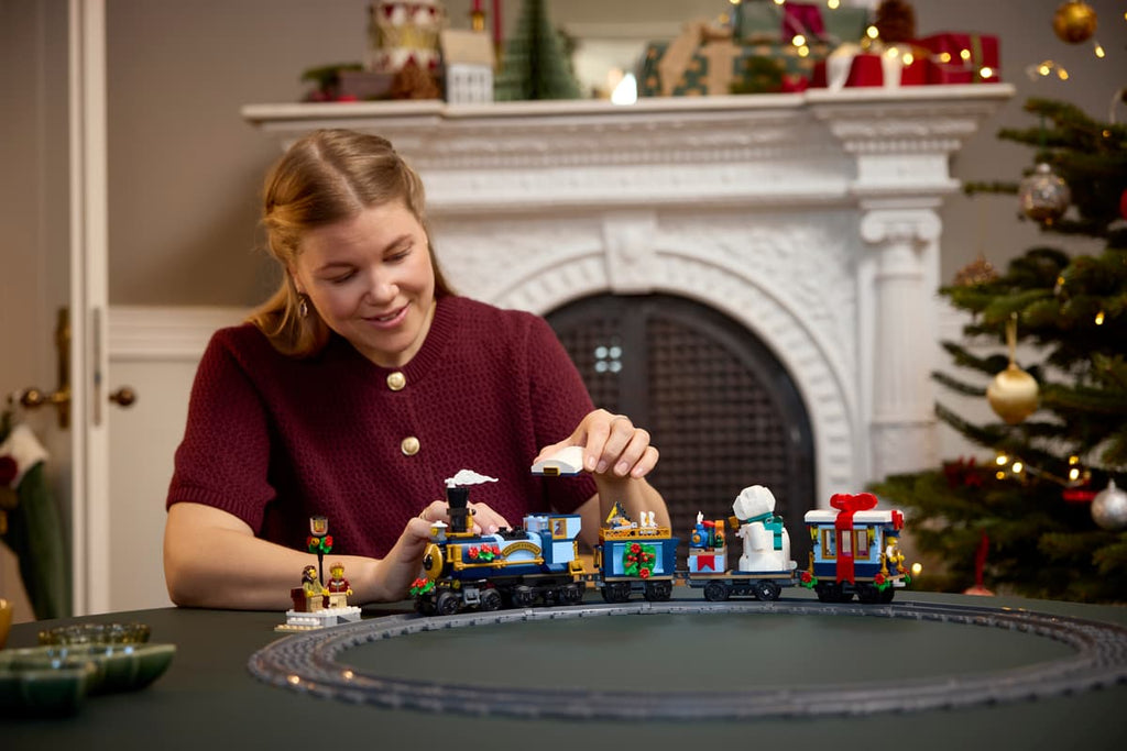 LEGO Icons Feestelijke Kersttrein - 10361
