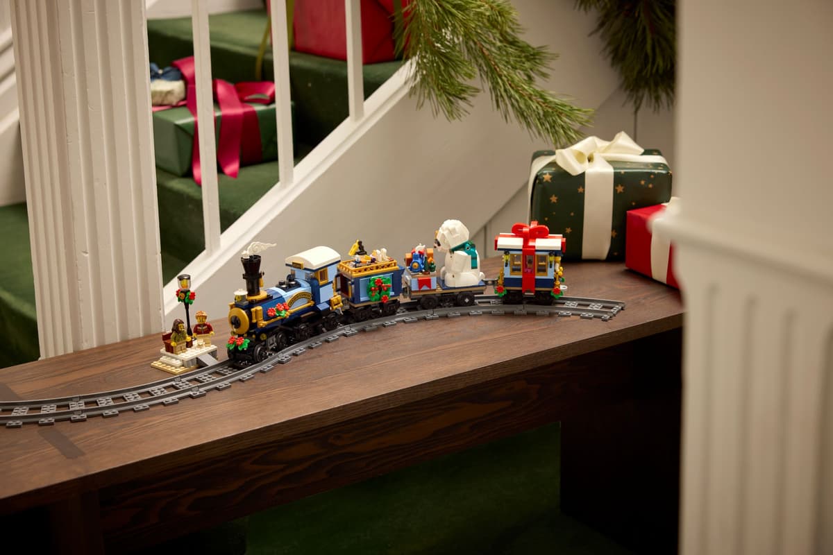 LEGO Icons Feestelijke Kersttrein - 10361
