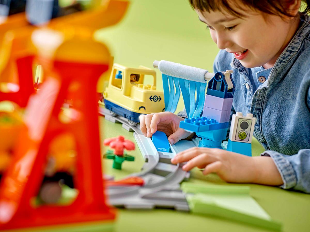 LEGO DUPLO Grote interactieve buurttrein - 10428