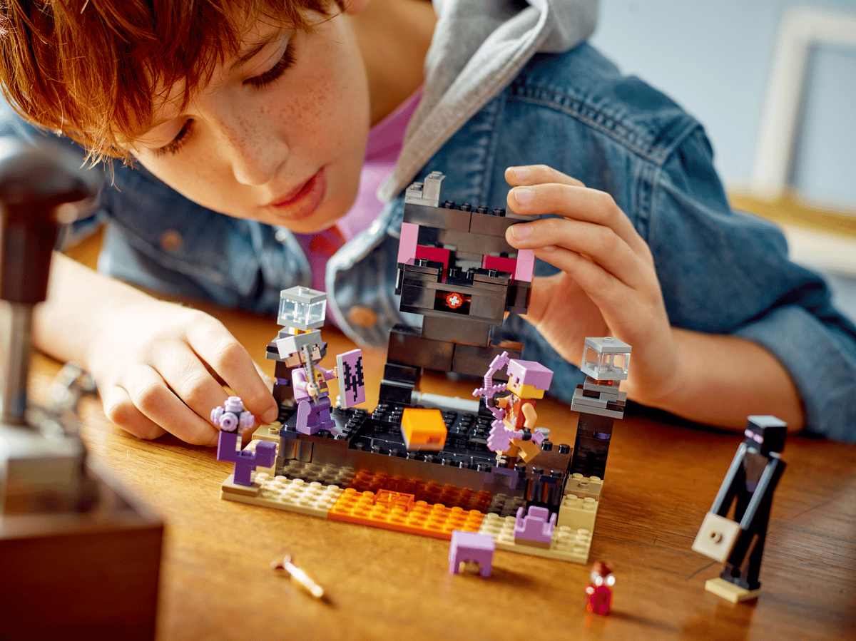 LEGO Minecraft De Eindarena - 21242