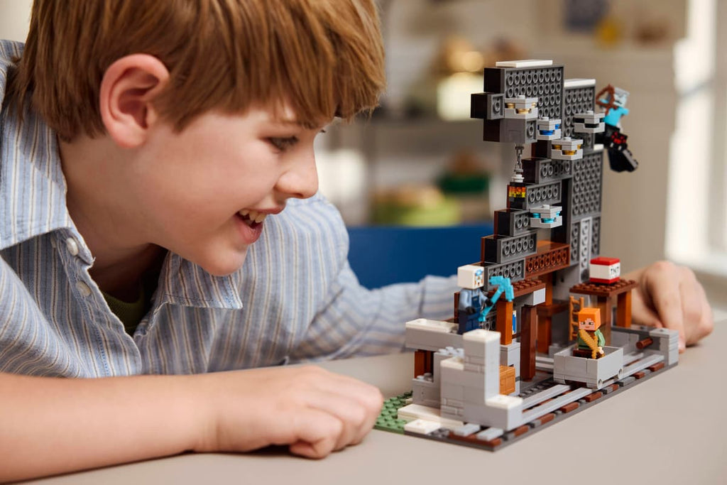 LEGO Minecraft De Pikhouweelmijn - 21277