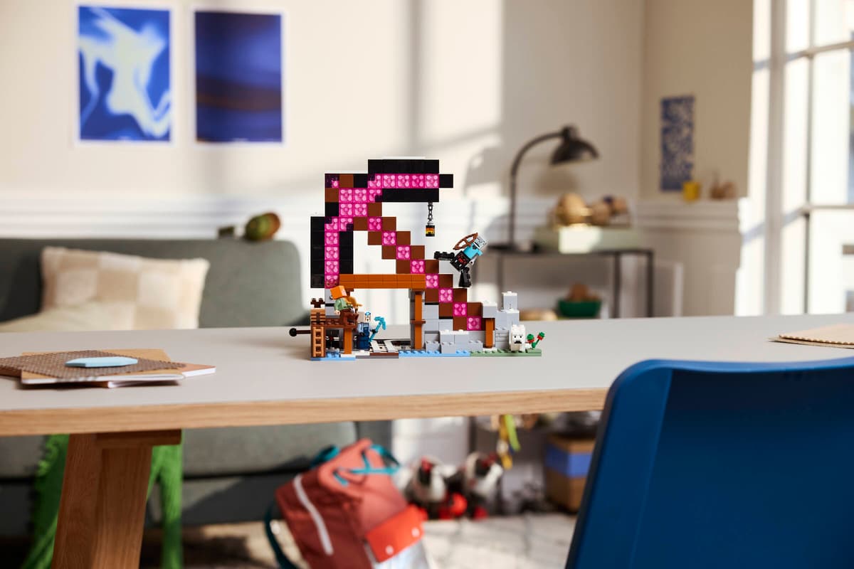 LEGO Minecraft De Pikhouweelmijn - 21277