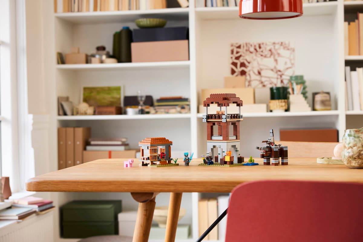 LEGO Minecraft De Plunderaar Buitenpost en Verwoester - 21278