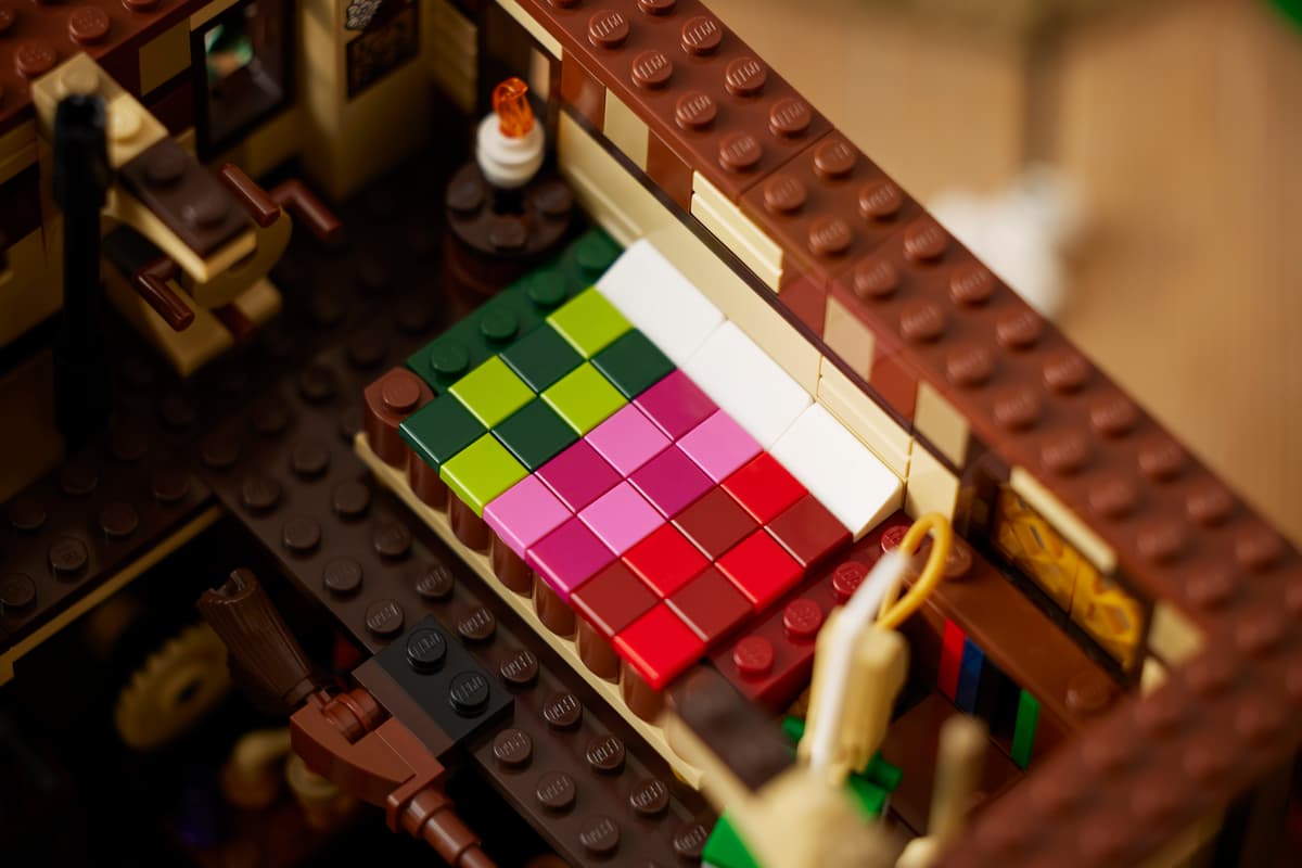 LEGO Ideas Disney Hocus Pocus: het huisje van de Sanderson-zussen - 21341