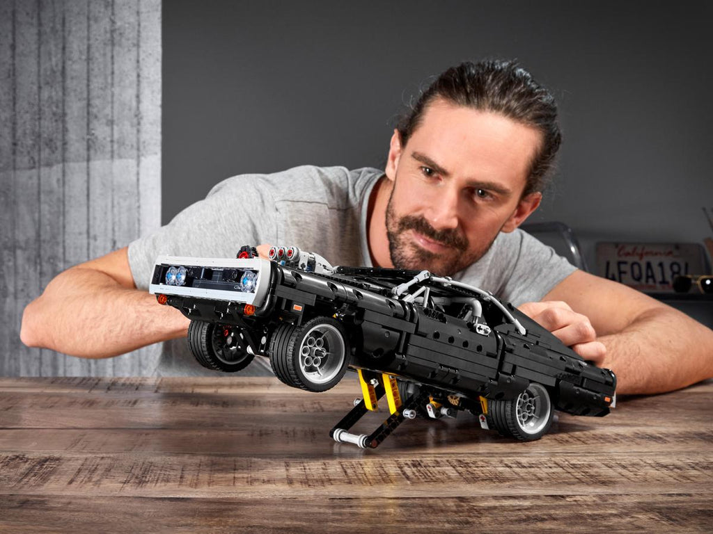 LEGO Technic Dom's Dodge Charger - 42111