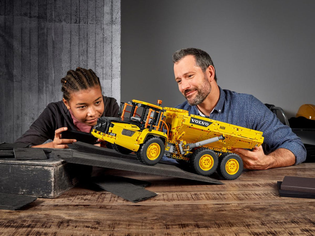 LEGO Technic 6x6 Volvo 6x6 Truck met kieptrailer - 42114