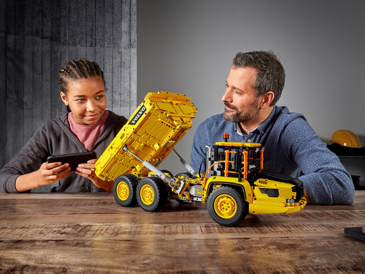 LEGO Technic 6x6 Volvo 6x6 Truck met kieptrailer - 42114