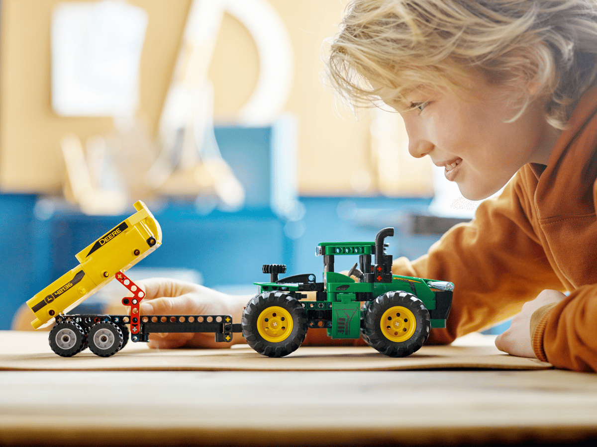 LEGO Technic John Deere 9620R 4WD Tractor 42136