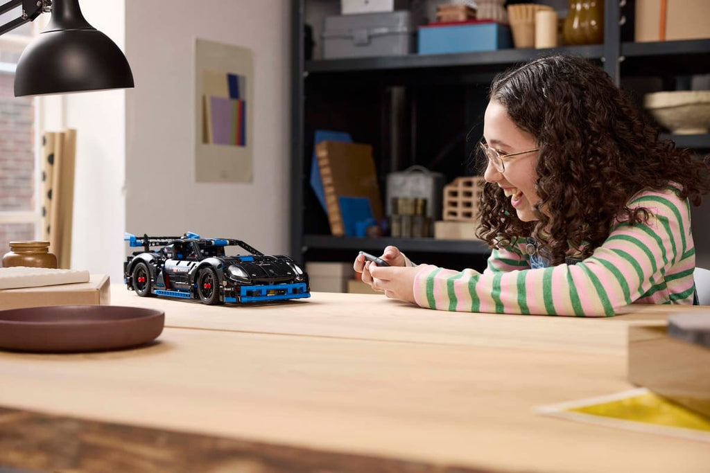 LEGO Technic Porsche GT4 e-Performance racewagen - 42176
