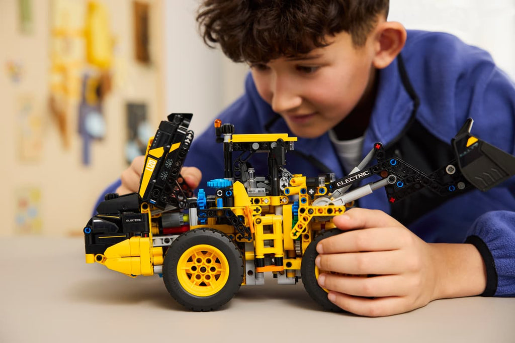 LEGO Technic Volvo L120 Electric Wiellader - 42209