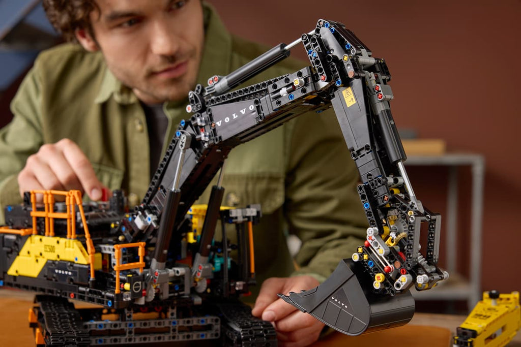 LEGO Technic Volvo EC500 Hybrid graafmachine - 42215