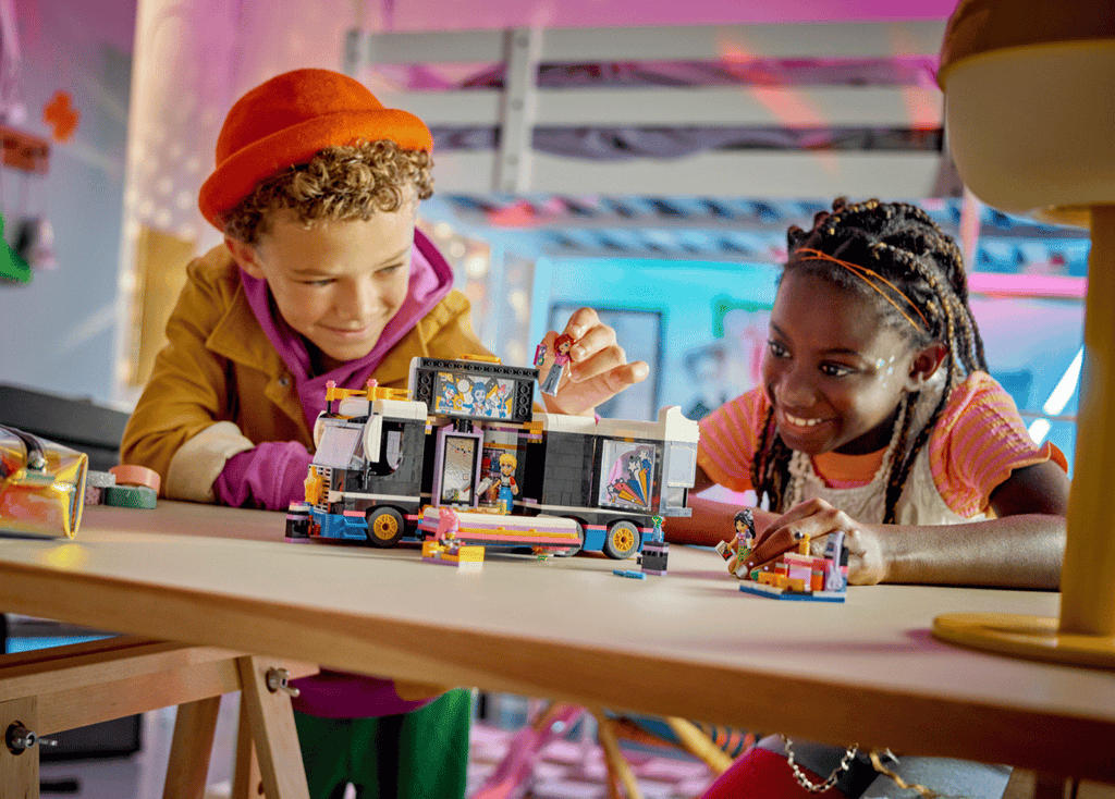 LEGO Friends Toerbus van popster - 42619