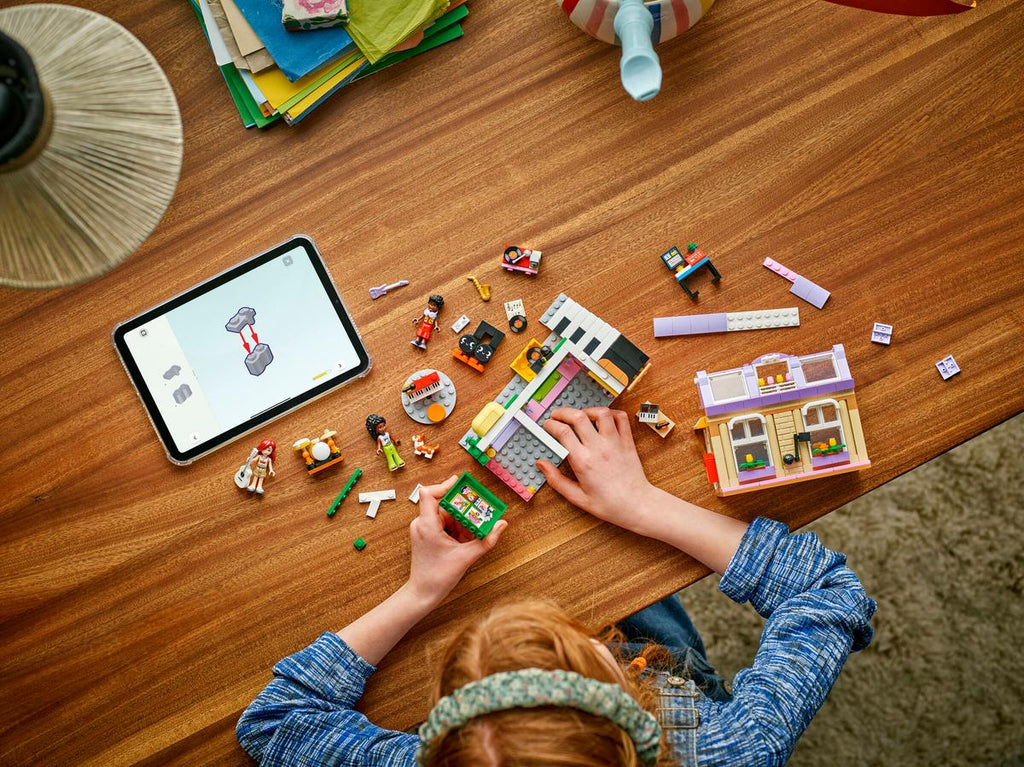 LEGO Friends Muziekwinkel en Appartement - 42653
