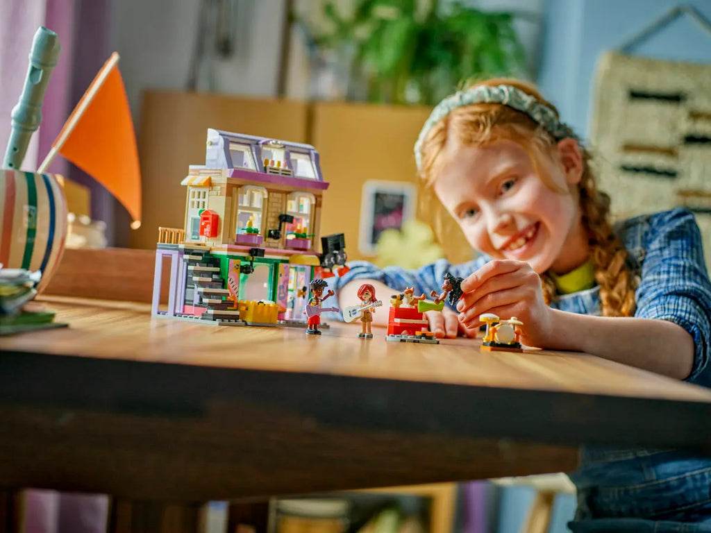 LEGO Friends Muziekwinkel en Appartement - 42653