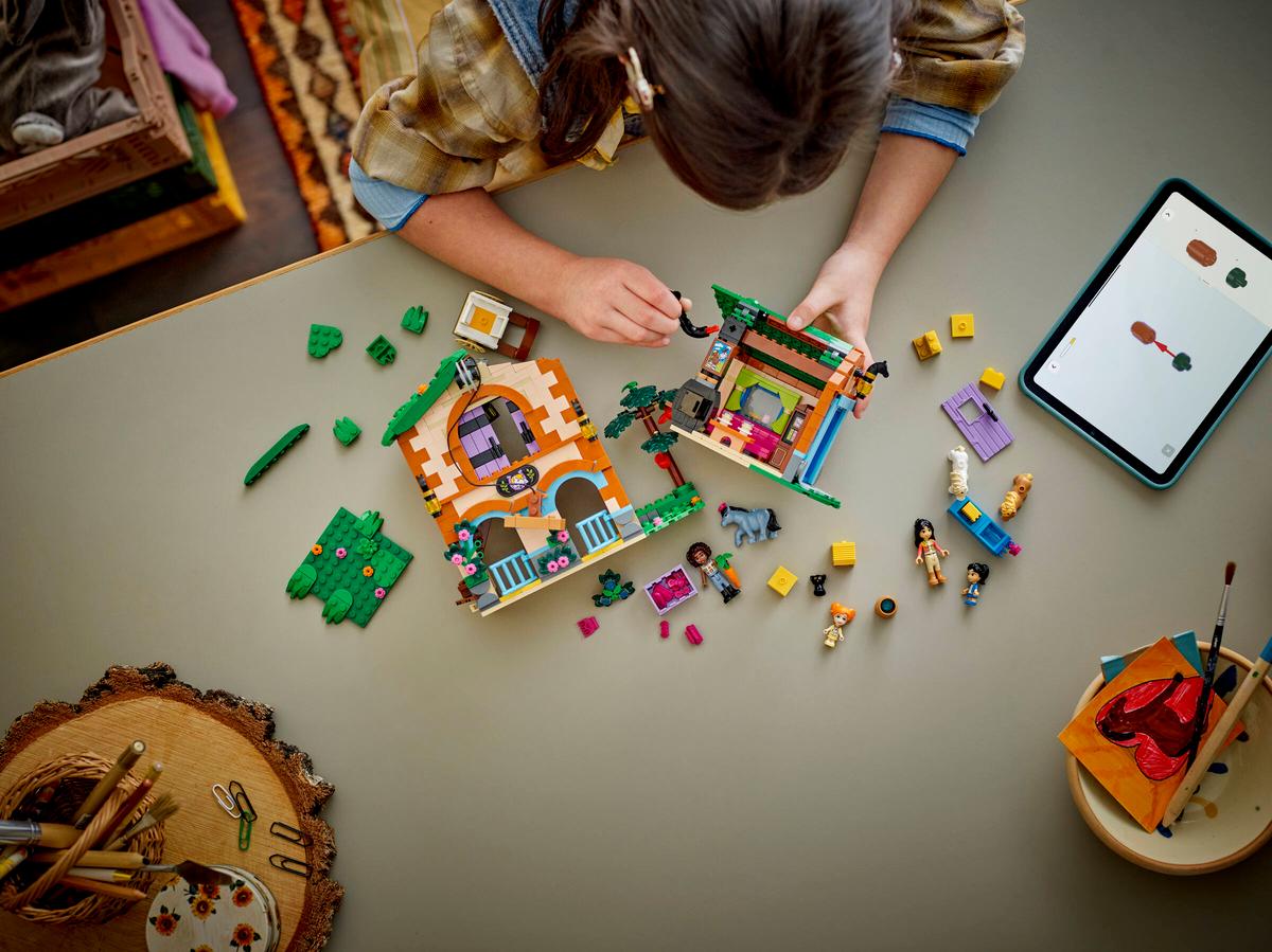 LEGO Friends Ponyboerderij en Stal - 42654