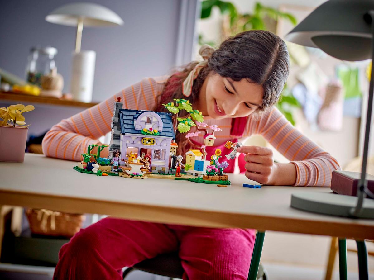 LEGO Friends Imkershuis en bloementuin - 42669