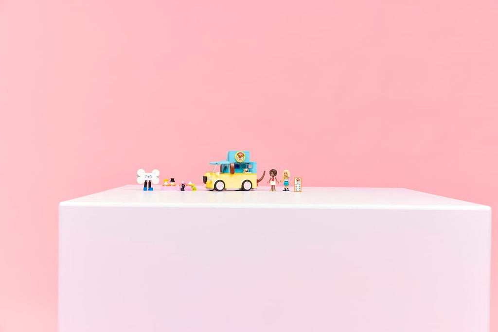 LEGO Friends Bestelwagen met dierenaccessoires - 42678