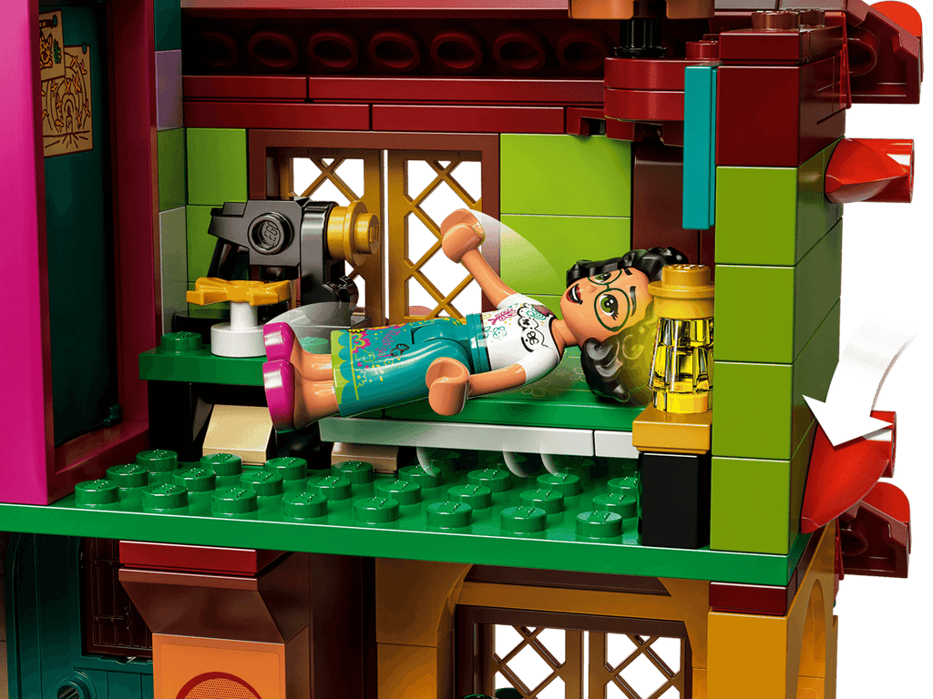 LEGO Disney Het huis van de familie Madrigal - 43202