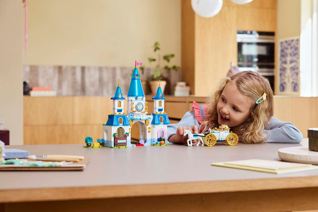 LEGO Disney Princess Assepoesters kasteel en paardenkoets - 43275