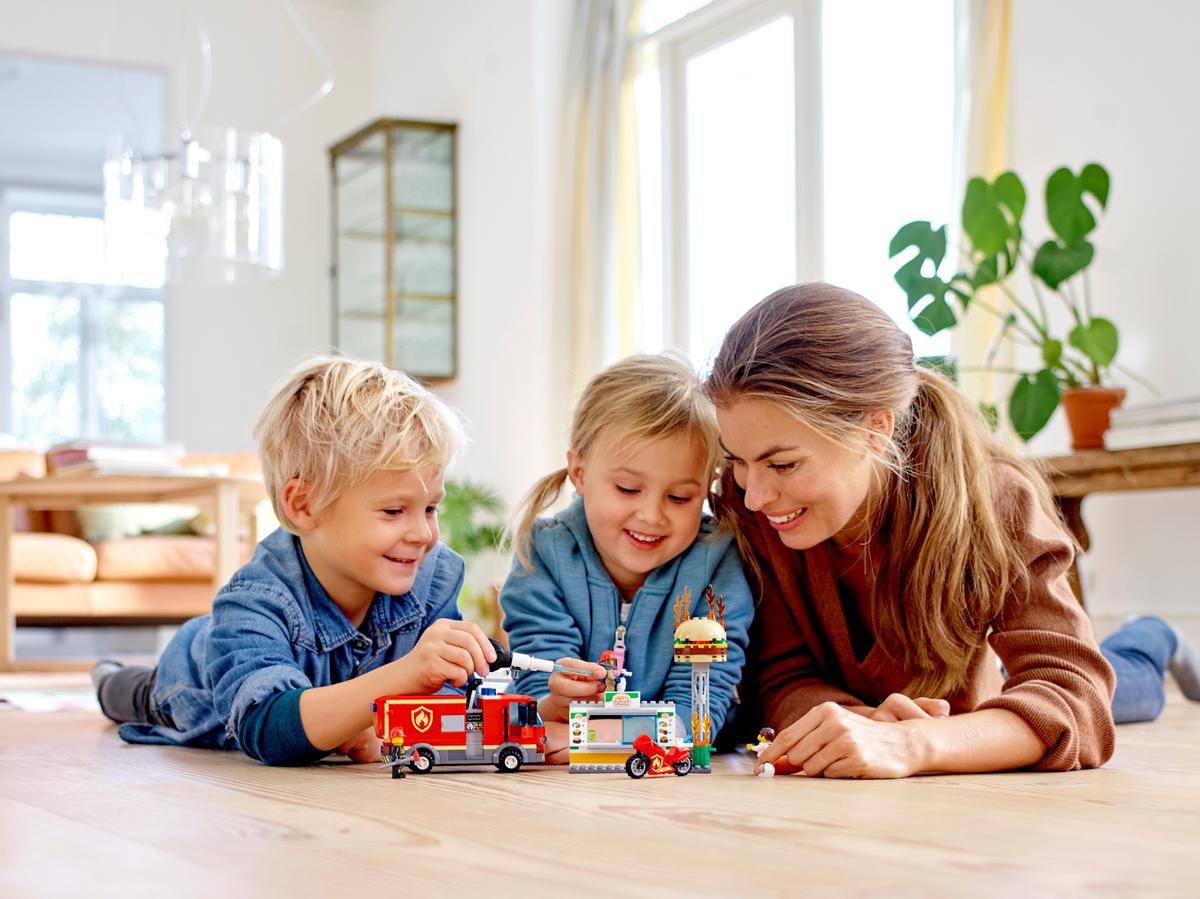 LEGO City Brand bij het hamburgerrestaurant - 60214