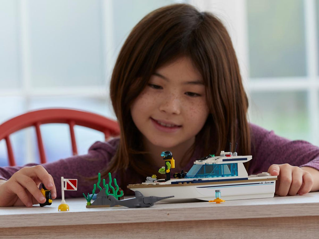 LEGO Diving Yacht - 60221