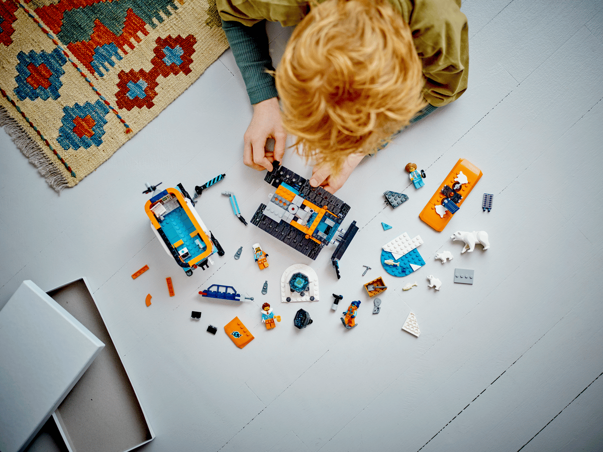 LEGO Truck en mobiel laboratorium voor poolonderzoek - 60378