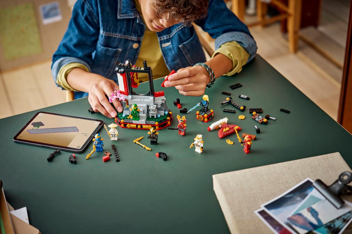 LEGO Ninjago 15-jarig Jubileum: Display met ninjapersonages - 71866