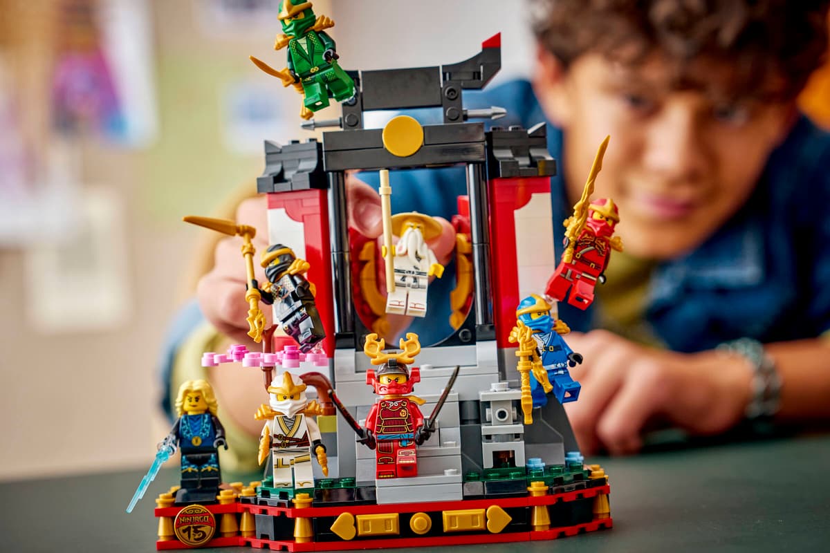 LEGO Ninjago 15-jarig Jubileum: Display met ninjapersonages - 71866
