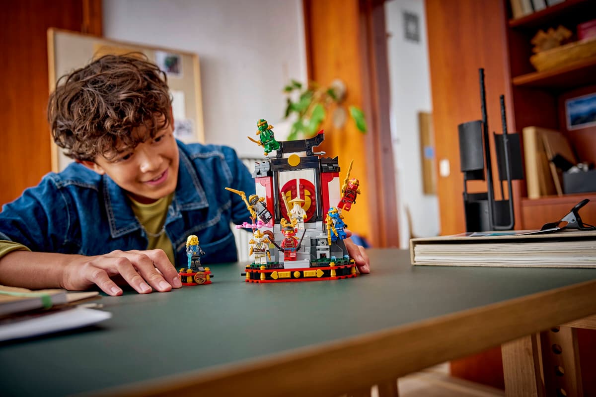 LEGO Ninjago 15-jarig Jubileum: Display met ninjapersonages - 71866