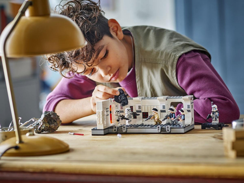 LEGO Star Wars Aan boord van de Tantive IV - 75387