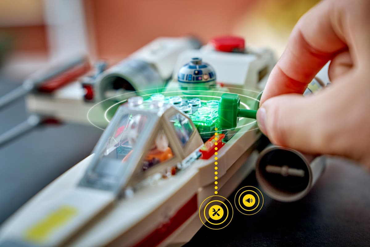 LEGO Star Wars SMART Play: Luke's Red Five X-Wing - 75423