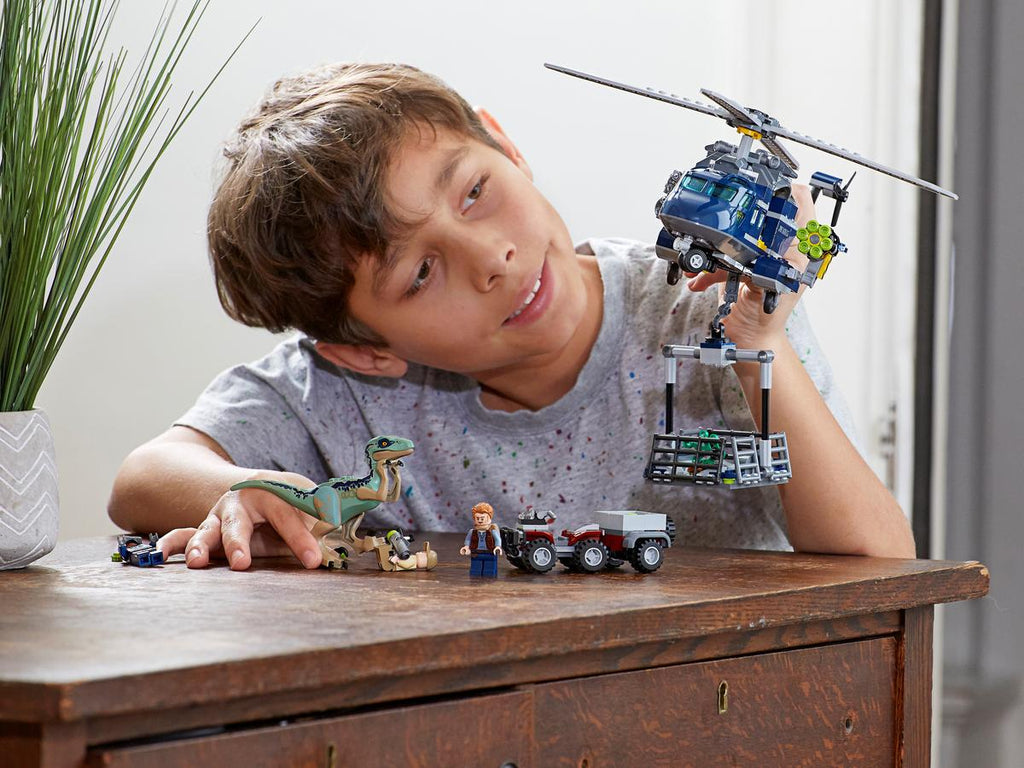 LEGO Jurassic World Helikopterachtervolging van Blue - 75928