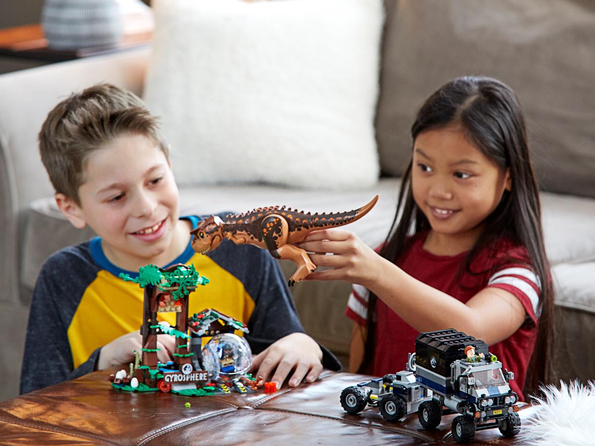 LEGO Jurassic World Gyrobolontsnapping van Carnotaurus - 75929