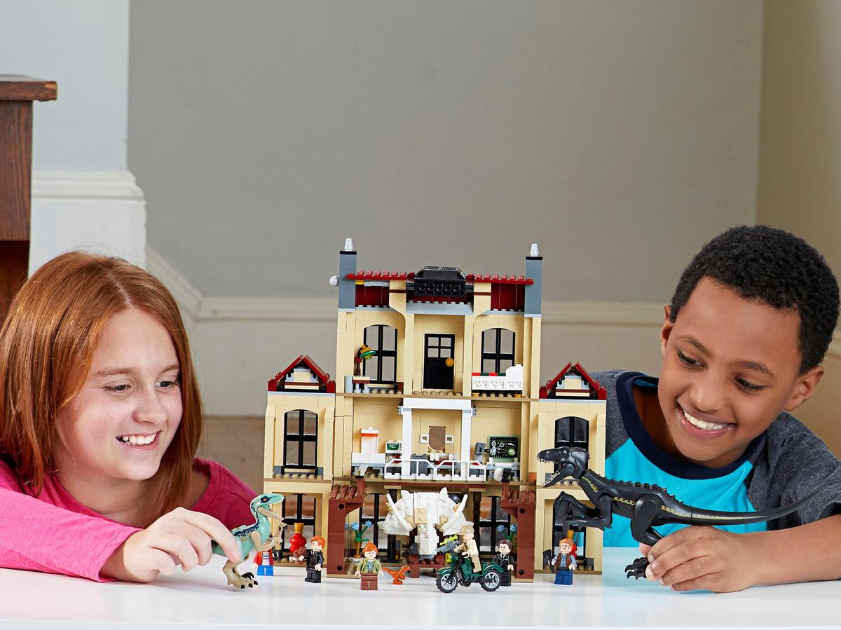 LEGO Jurassic World Indoraptorchaos bij Lockwood Estate - 75930