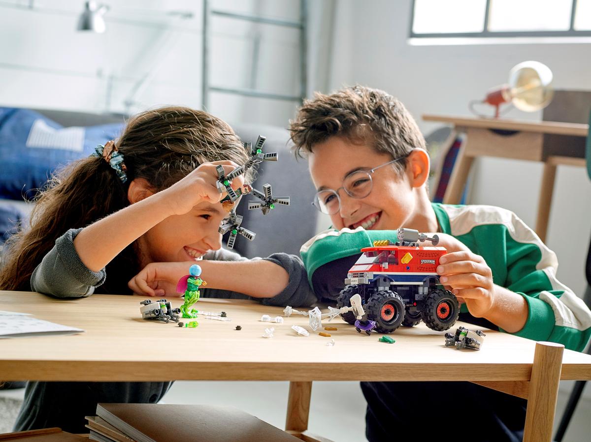 LEGO Marvel Spider-Man's monstertruck vs. Mysterio - 76174