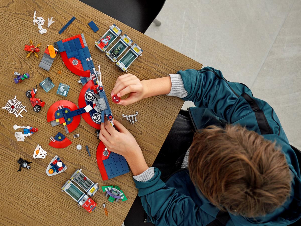 LEGO Marvel Spiderman Aanval op de Spider schuilplaats - 76175