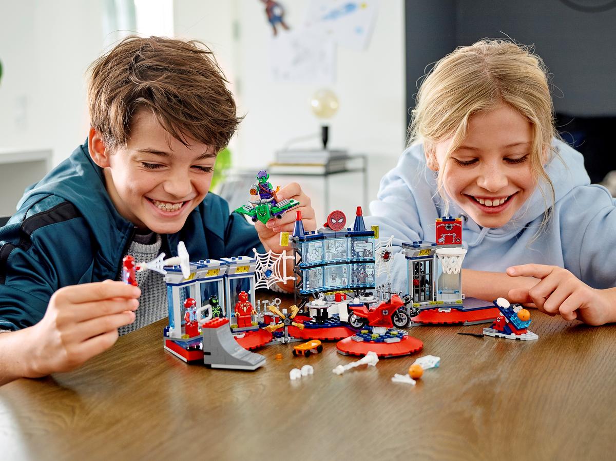 LEGO Marvel Spiderman Aanval op de Spider schuilplaats - 76175