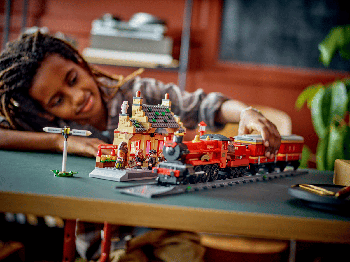 LEGO Harry Potter - Zweinstein Express en Zweinsveld Station - 76423
