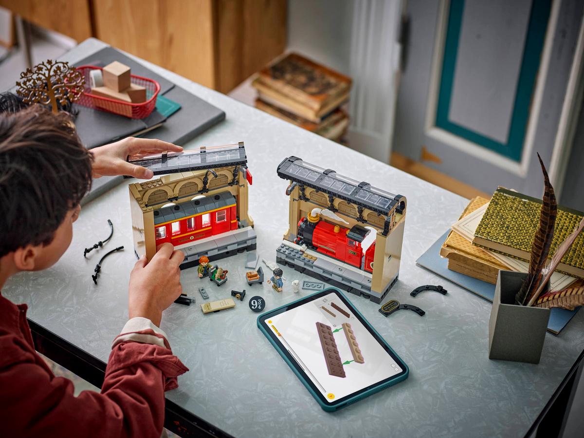 LEGO Harry Potter Boekensteun: De Zweinstein Express - 76450