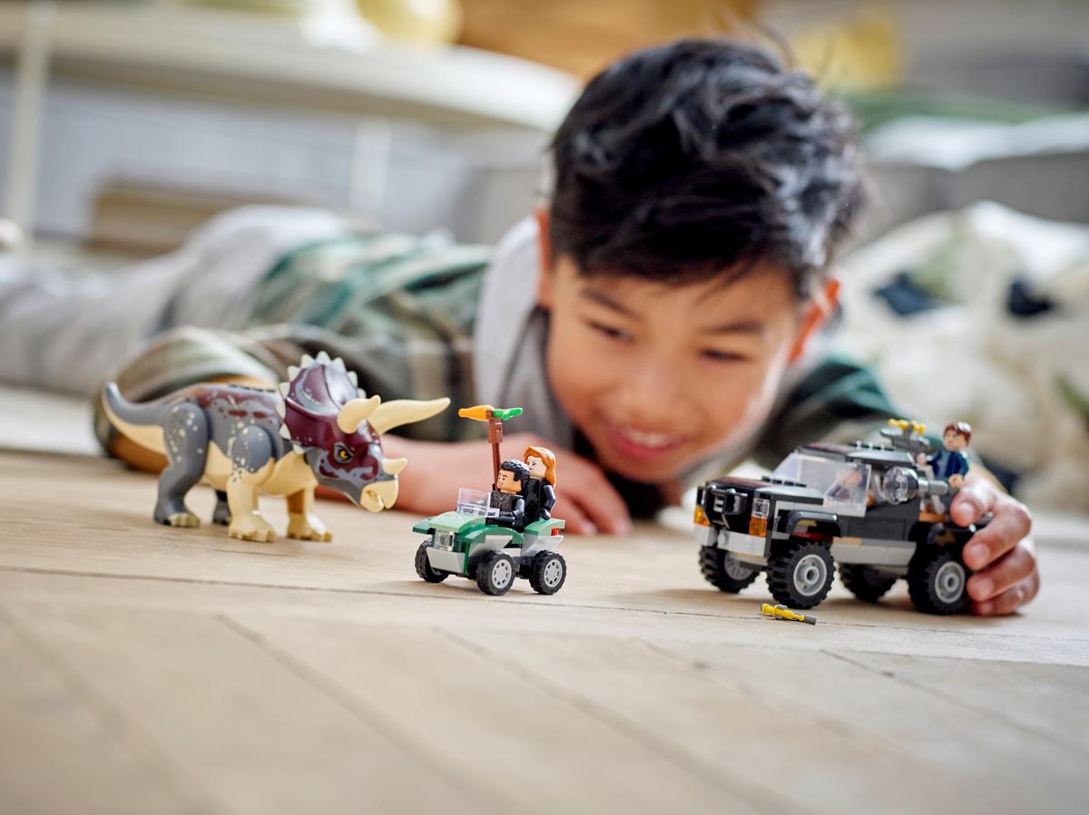 LEGO Jurassic World Triceratops Pick-uptruck Hinderlaag - 76950
