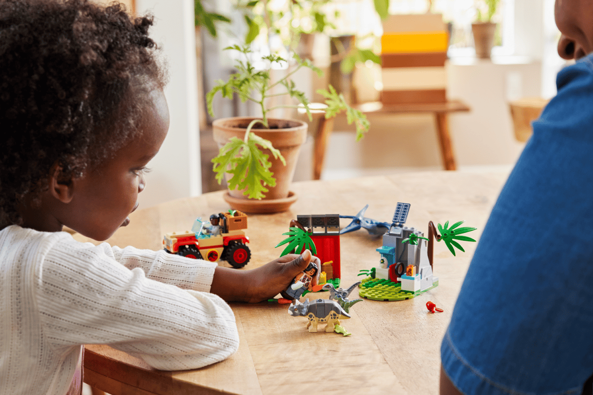 LEGO Jurassic World Reddingscentrum voor Babydinosaurussen - 76963