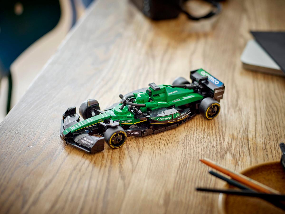 LEGO Speed Champions Aston Martin Aramco F1 AMR24 racewagen - 77245