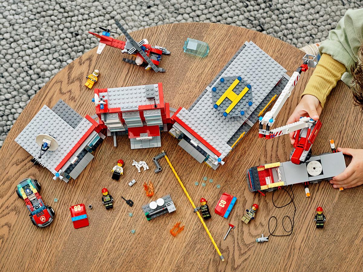 LEGO City Brandweerkazerne Hoofdkwartier - 77944