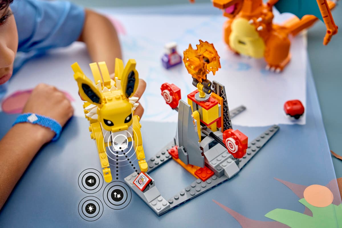 LEGO Pokémon SMART Play: Charizard vs. Jolteon ultieme strijd - 72167