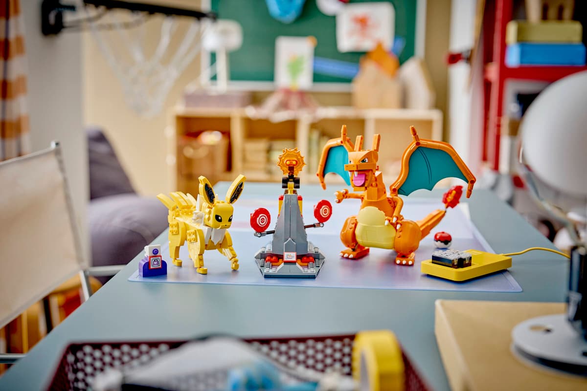LEGO Pokémon SMART Play: Charizard vs. Jolteon ultieme strijd - 72167