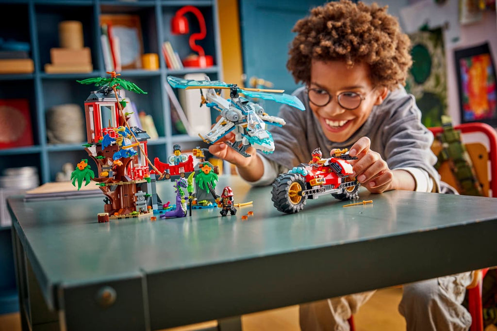 LEGO Ninjago Ninjavoertuigen bij de boomhut - 71857